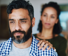 Couple_woman comforting man